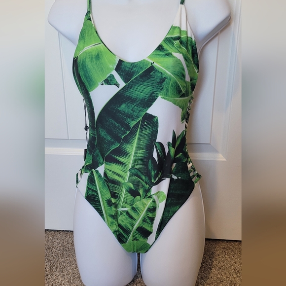 NWT Stone Fox Swim One piece 🌴 - Picture 6 of 7